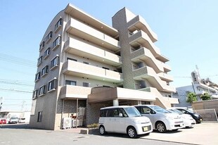 清水マンションの物件外観写真